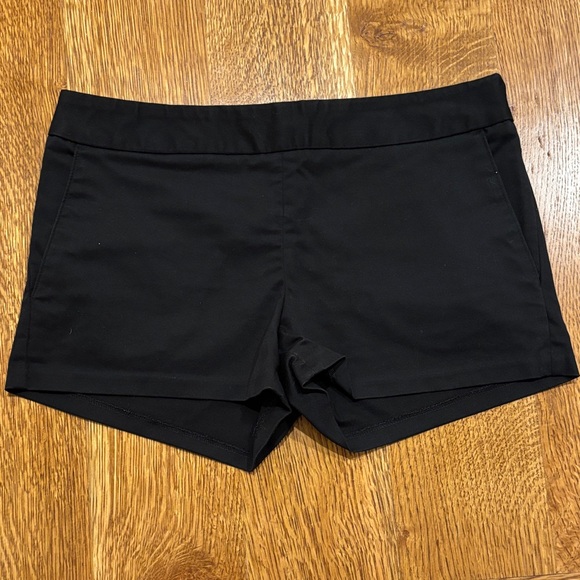 Express Classic Black Women's Shorts - Picture 1 of 2